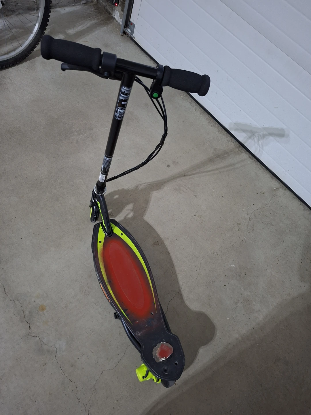 Razor E90 Electric Scooter - photo 2