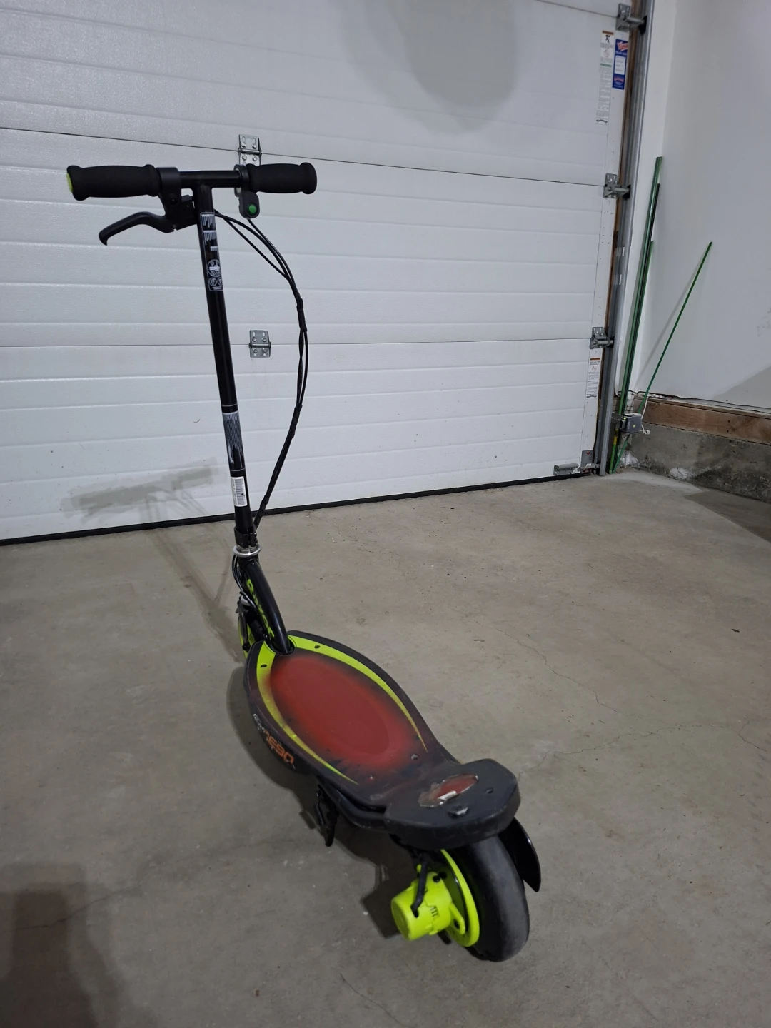 Razor E90 Electric Scooter - photo 4