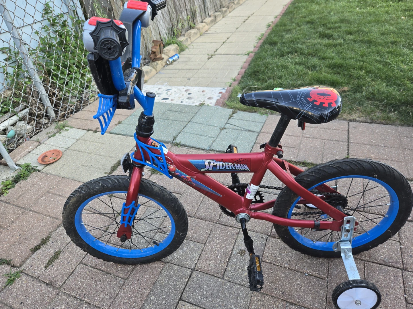 Spider-Man Kids Bicycle with Training Wheels - photo 3