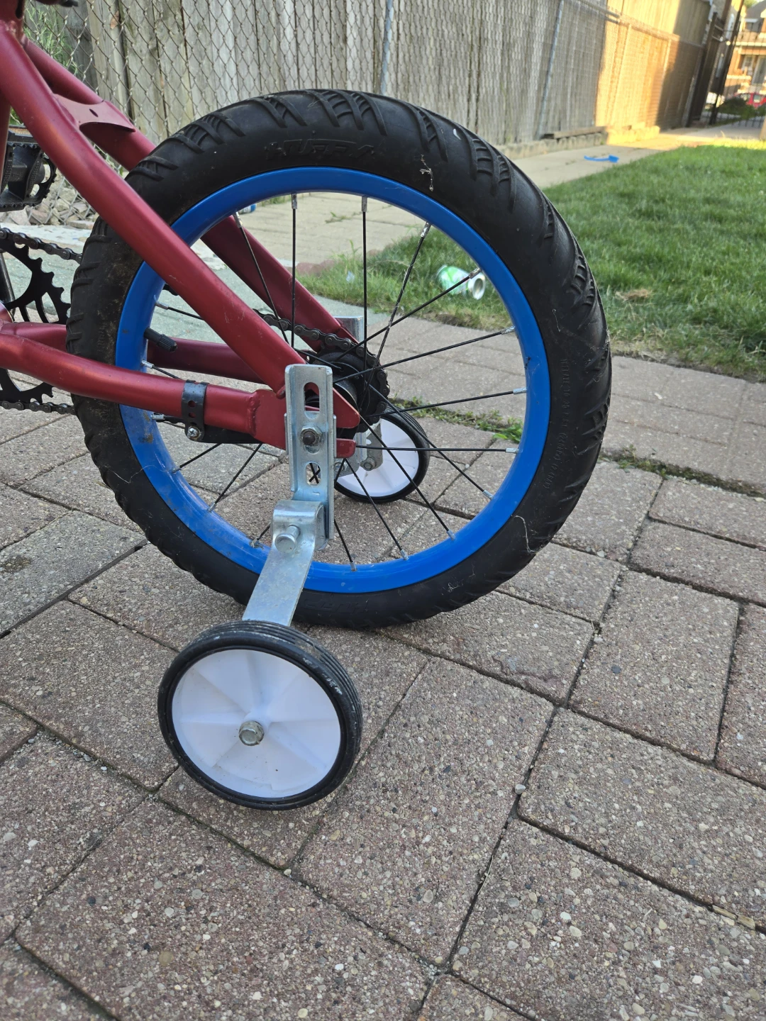 Spider-Man Kids Bicycle with Training Wheels - photo 5