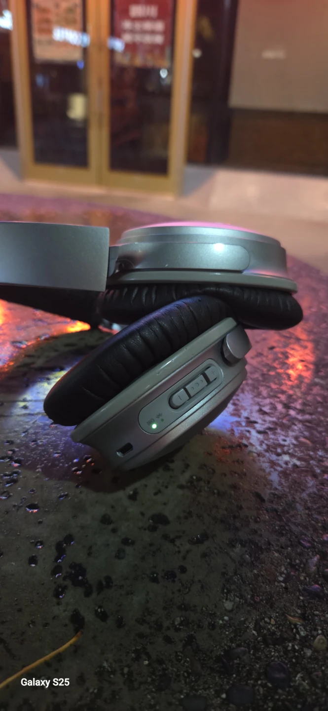Bose QuietComfort 35 Wireless Headphones - photo 2