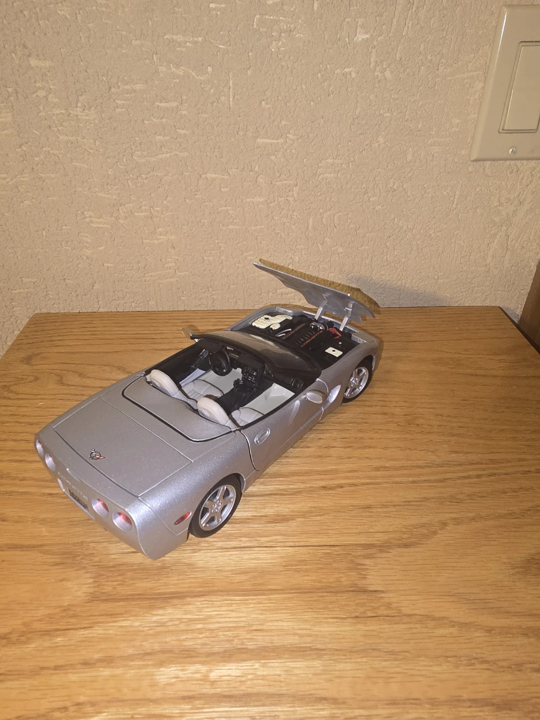 1:18 Silver Corvette Convertible - photo 3