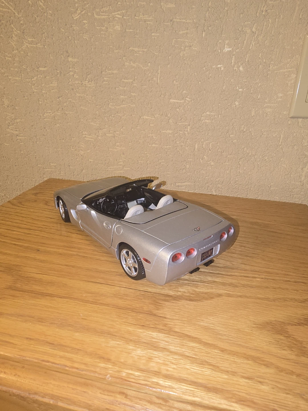 1:18 Silver Corvette Convertible - photo 4