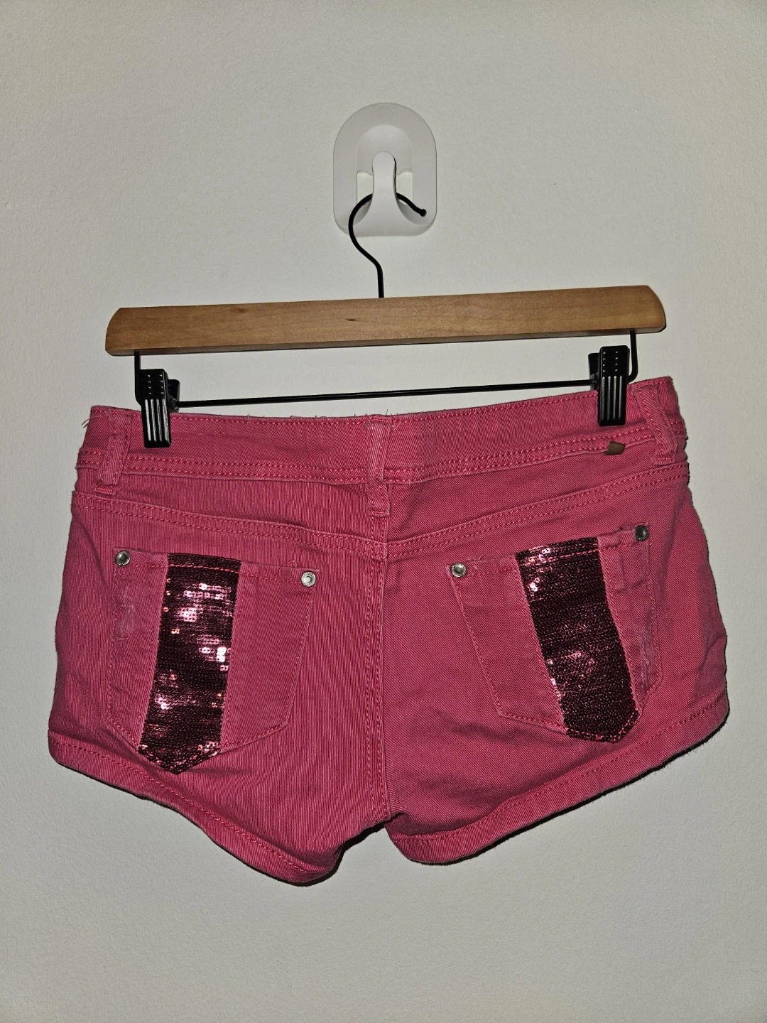 Almost Famous Pink Sequin Pocket Denim Shorts Size 7 - photo 2