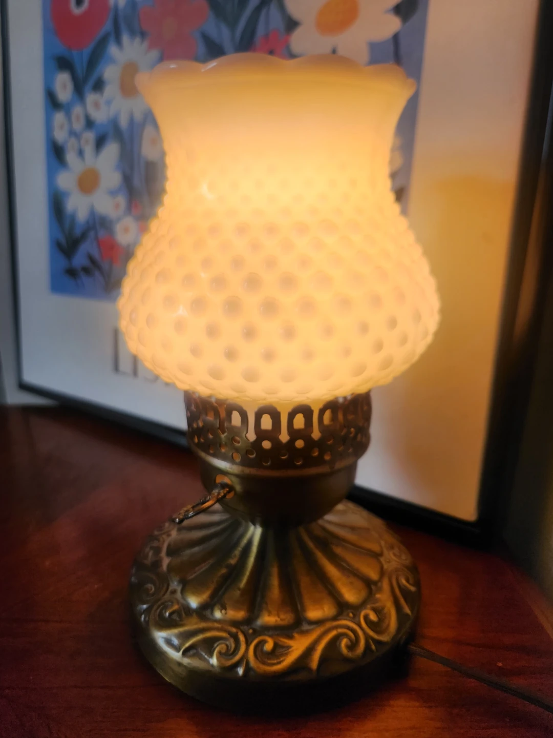Vintage Hobnail Milk Glass Table Lamp - photo 2
