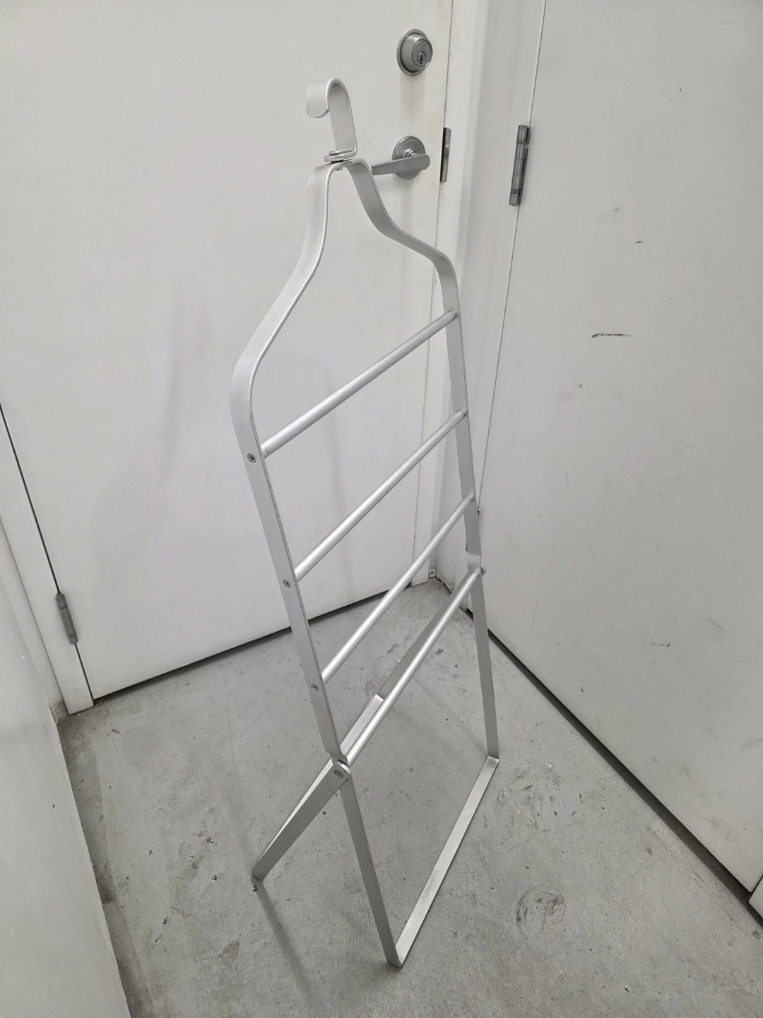 Silver Metal Valet Stand - photo 2
