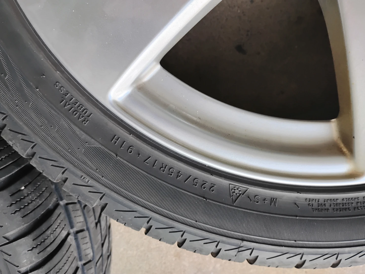 Set of 4 Nordman WR 225/45R17 tires and 5 bolt wheels - photo 3