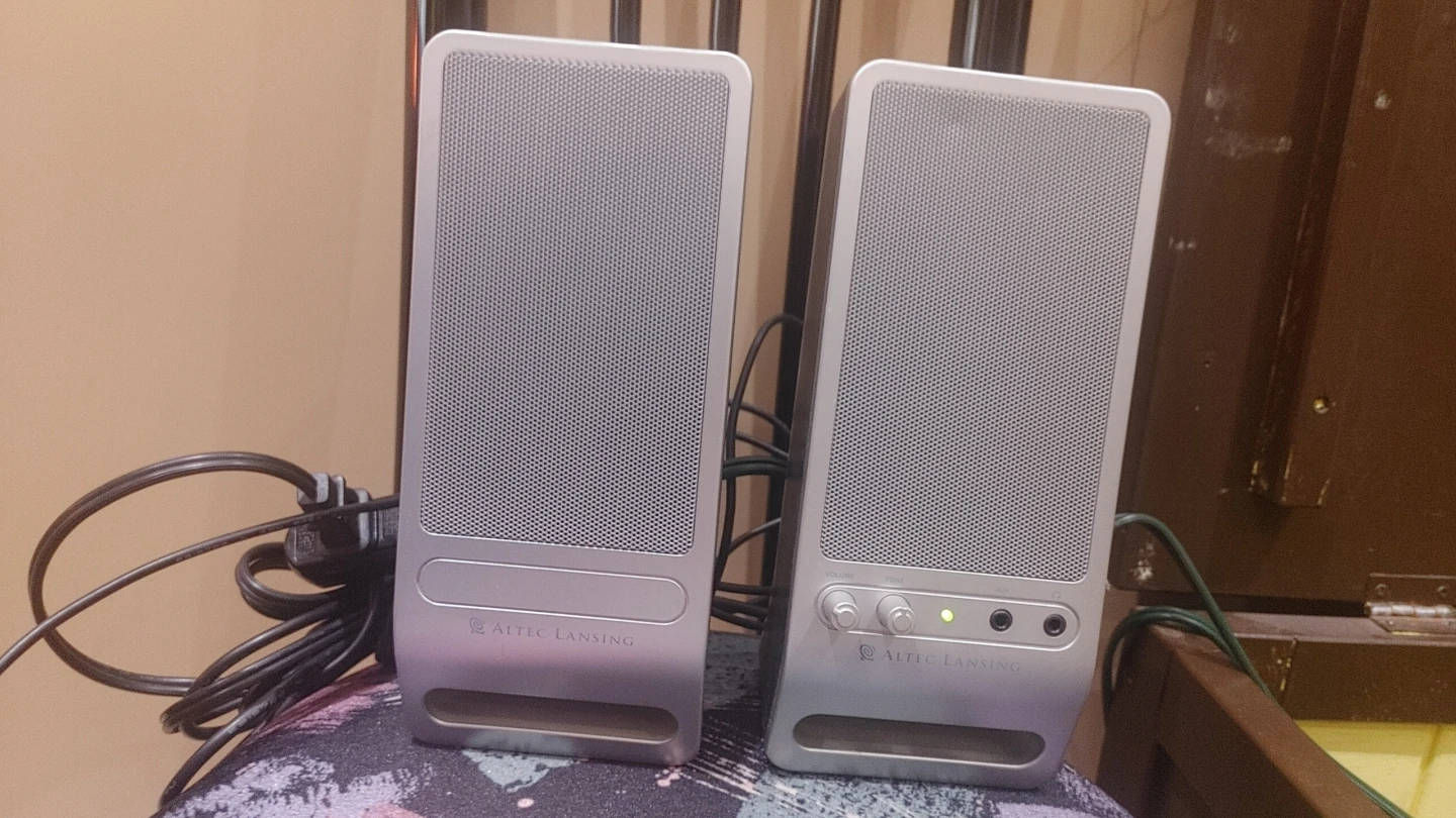 Altec Lansing VS2320 Powered Audio System Speakers