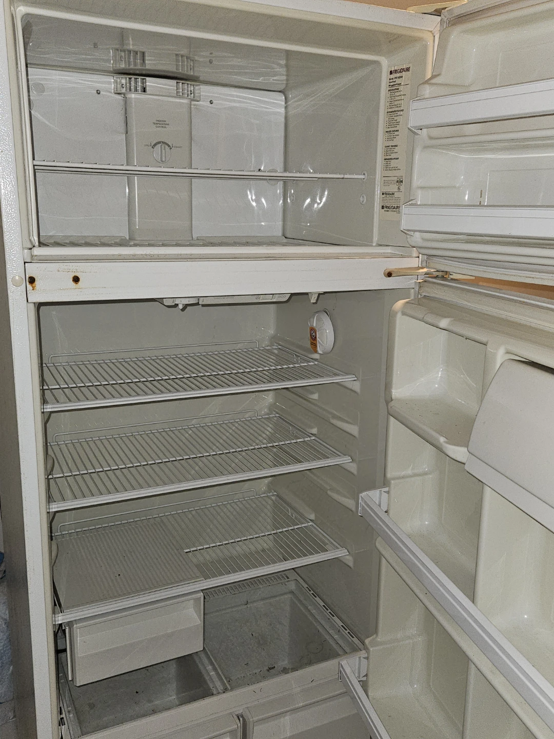 Frigidaire White Top Freezer Refrigerator - photo 4