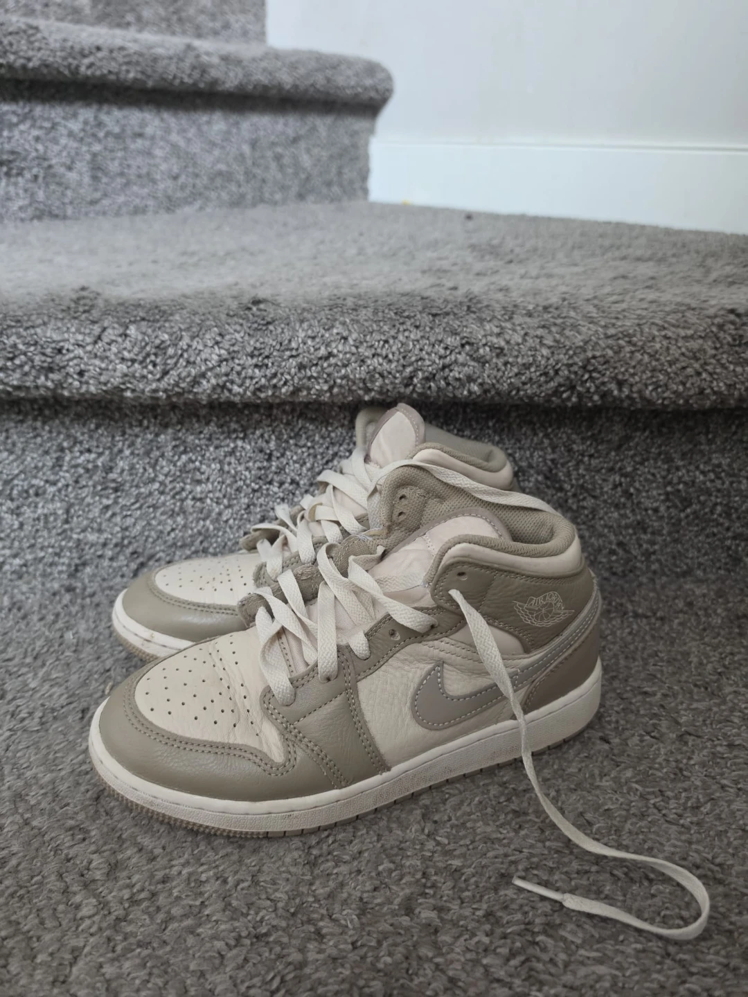 Jordan 1 cream shoes - photo 2