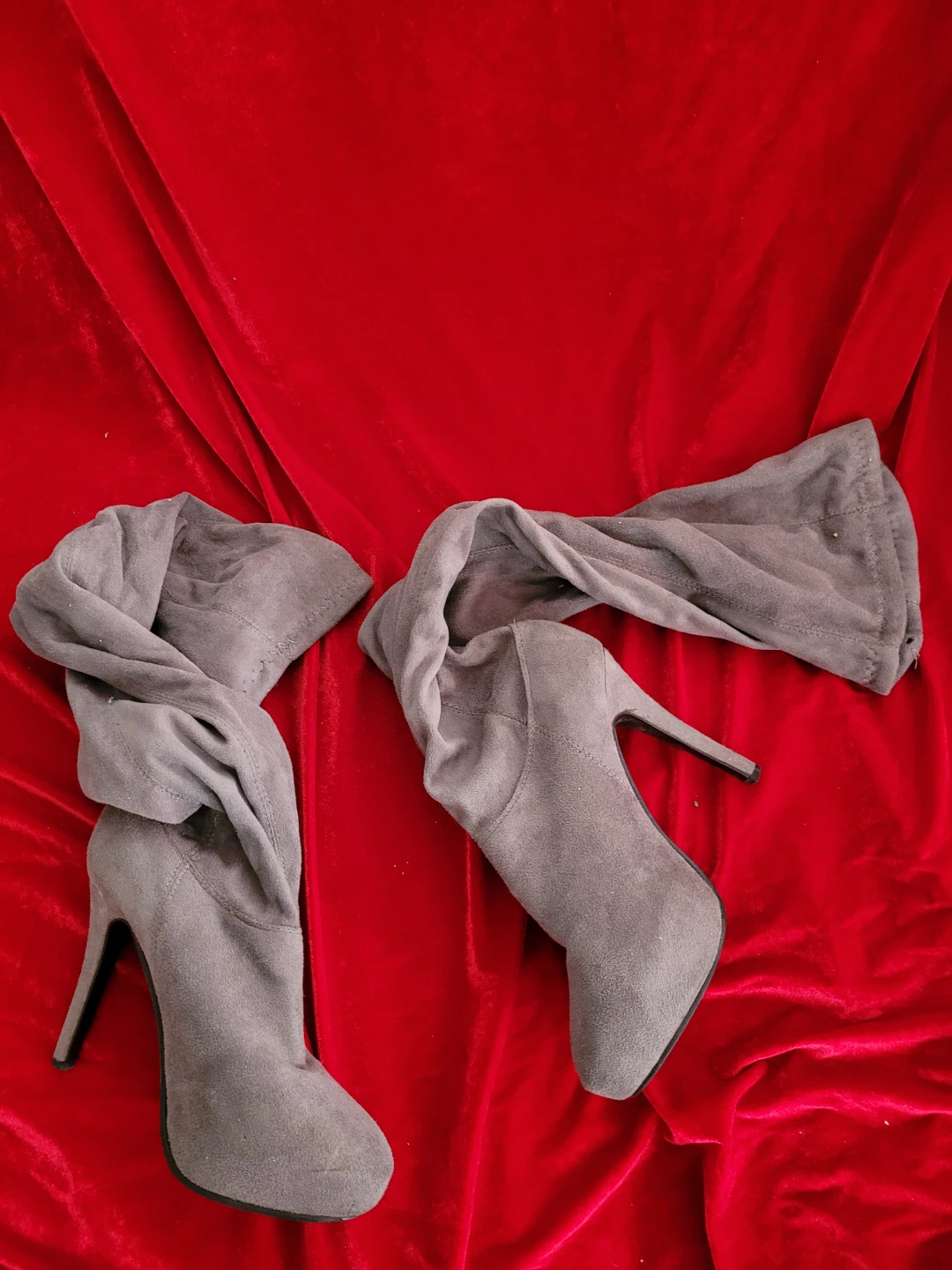Never worn before - Grey velvet Over-the-Knee Boots - photo 2