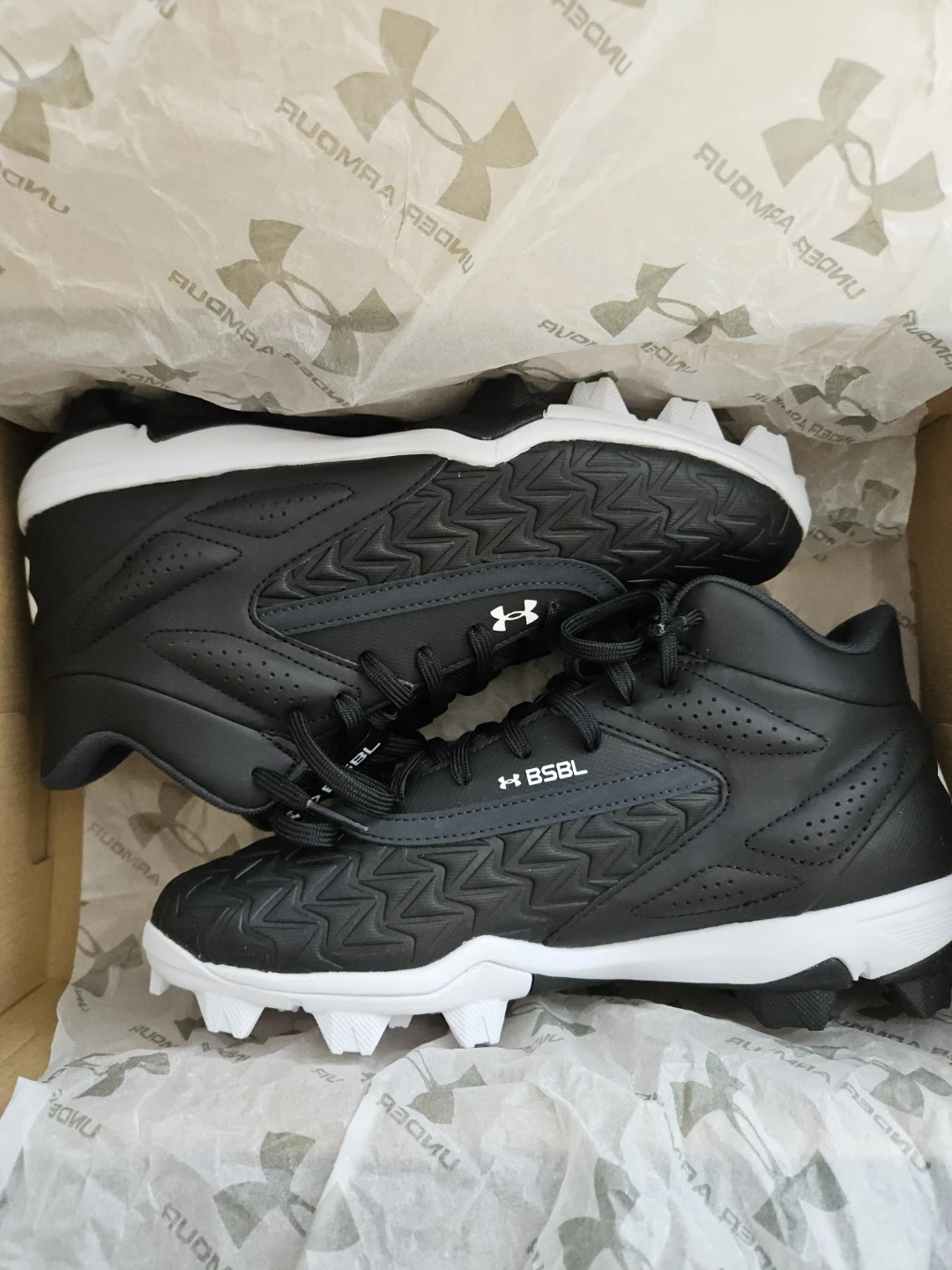 New Size 8 mens Under Armour Leadoff Mid 3.0 Baseball Cleats