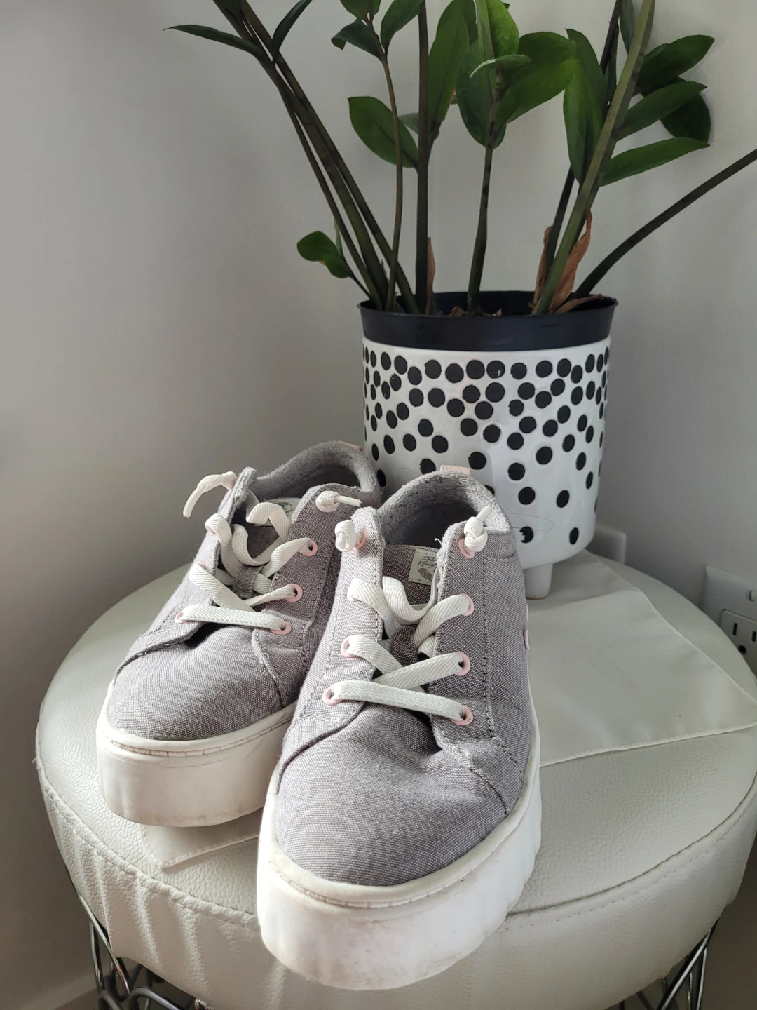 Roxy Women's Grey Sneakers Size 4