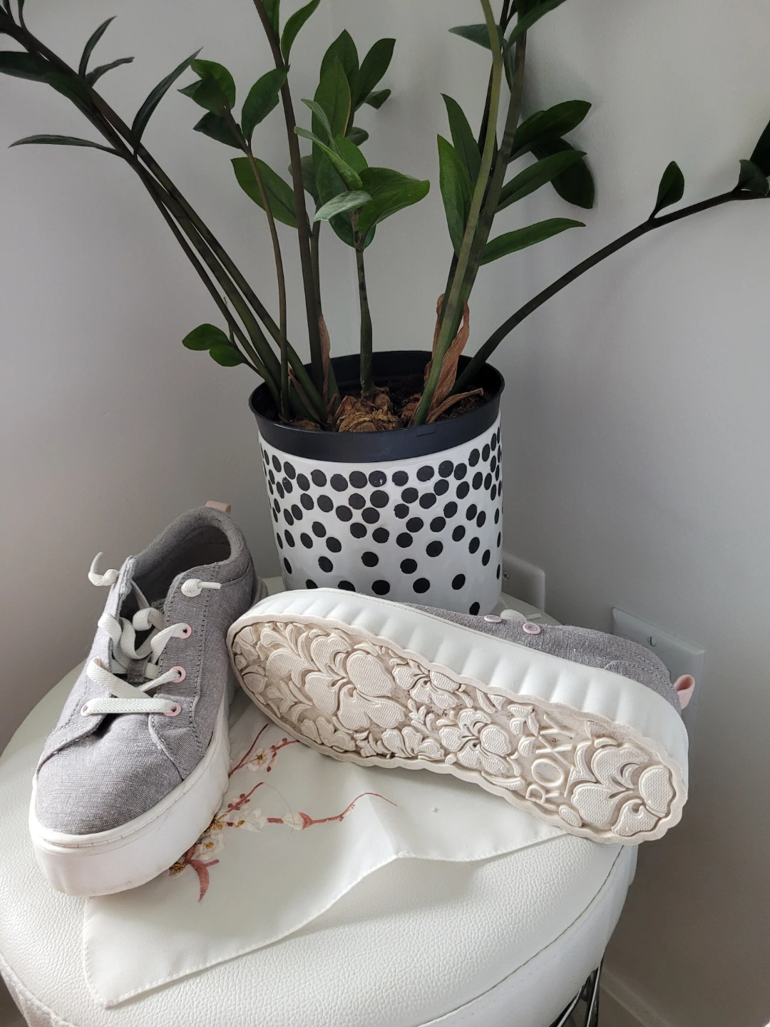 Roxy Women's Grey Sneakers Size 4 - photo 4