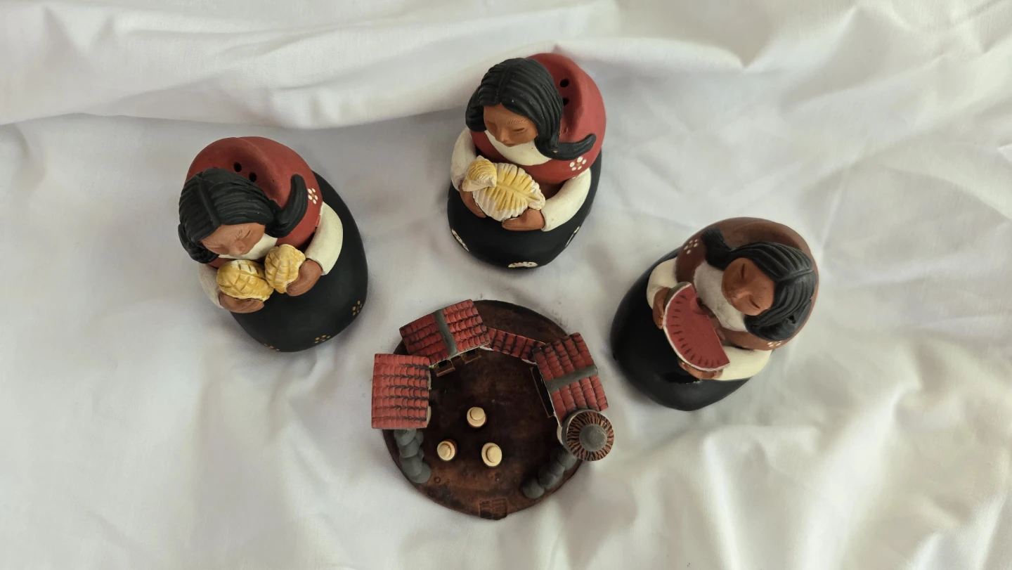 Vintage Peruvian handmade terracotta folk art figures - photo 4