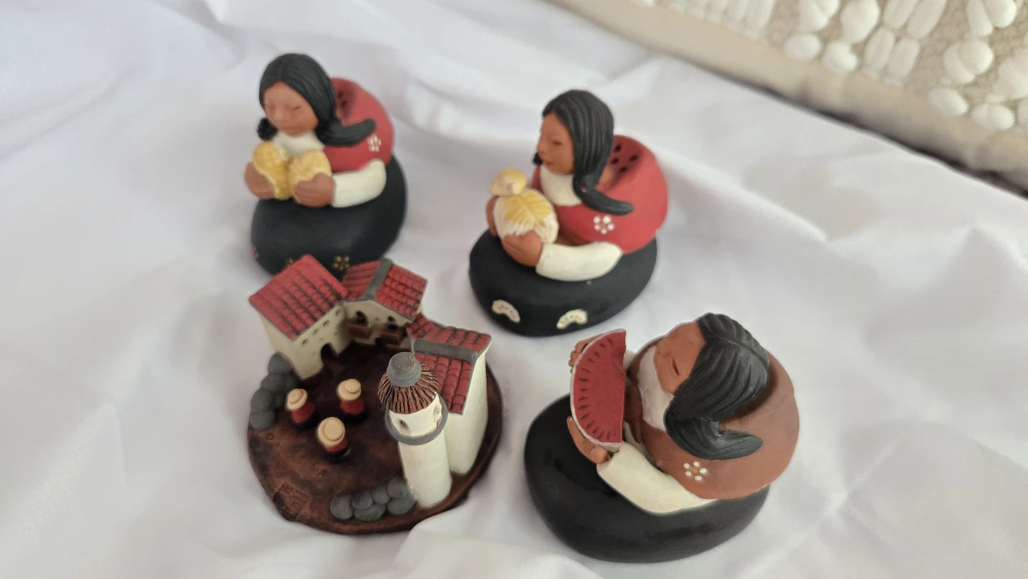 Vintage Peruvian handmade terracotta folk art figures - photo 5