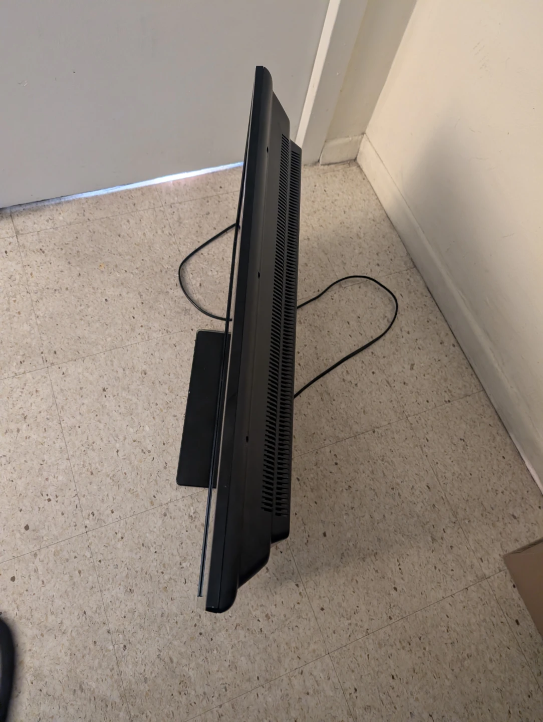 Seiki 29" TV (720p) – Works Great (No Remote) - photo 2