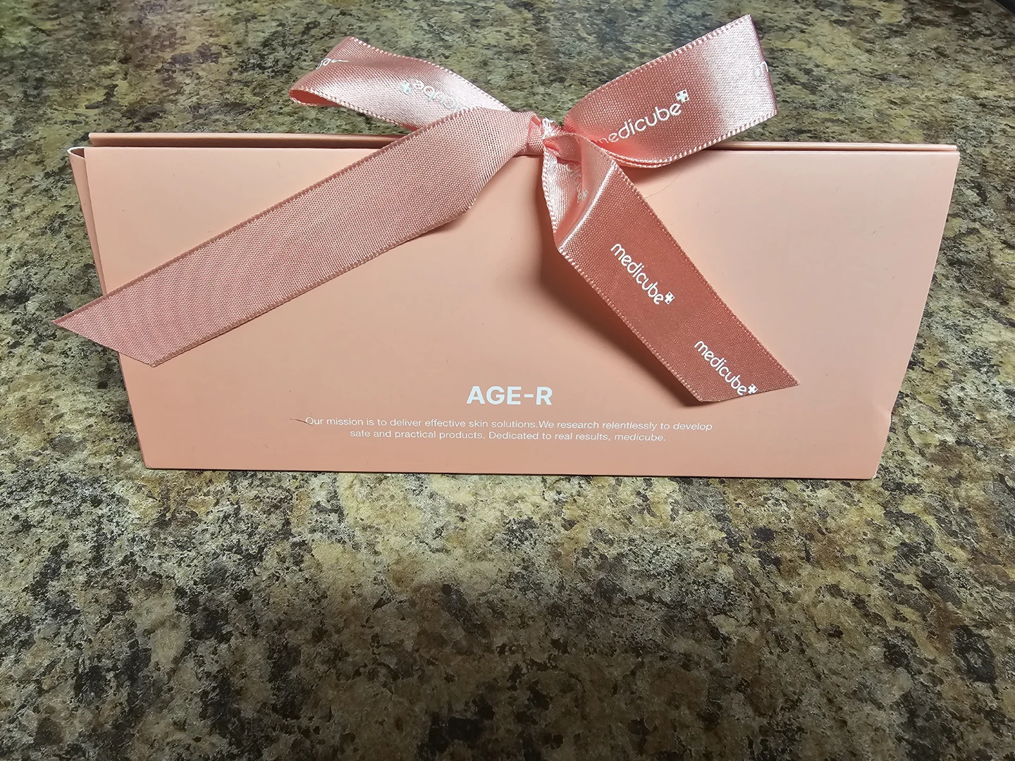 MEDICUBE AGE-R Booster Pro Travel Case (Pink) *Limited Edition* - photo 2