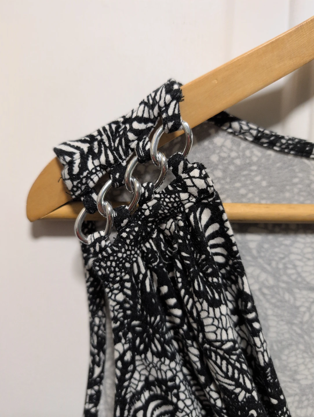 Reitmans Plus Size 2X Black & White Patterned Sleeveless Top - photo 2