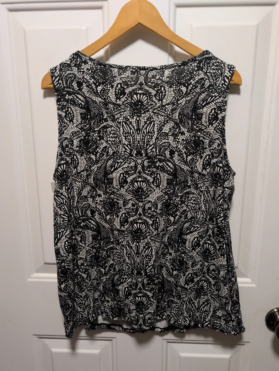 Reitmans Plus Size 2X Black & White Patterned Sleeveless Top - photo 3