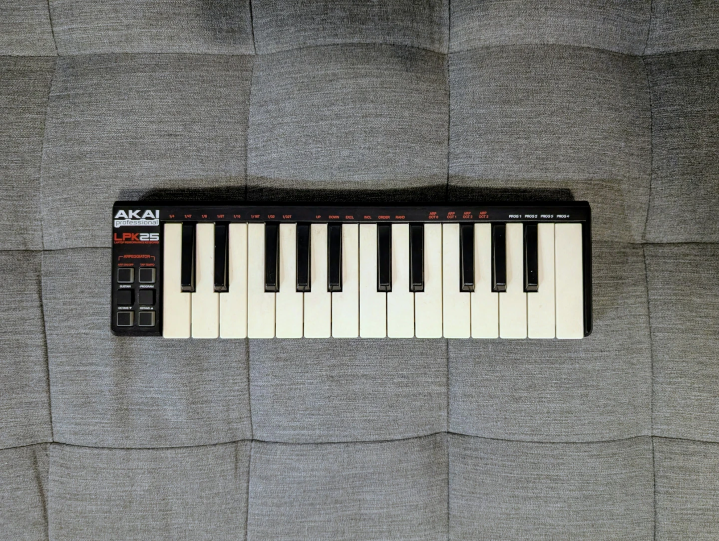 AKAI LPK25 Professional MIDI Keyboard