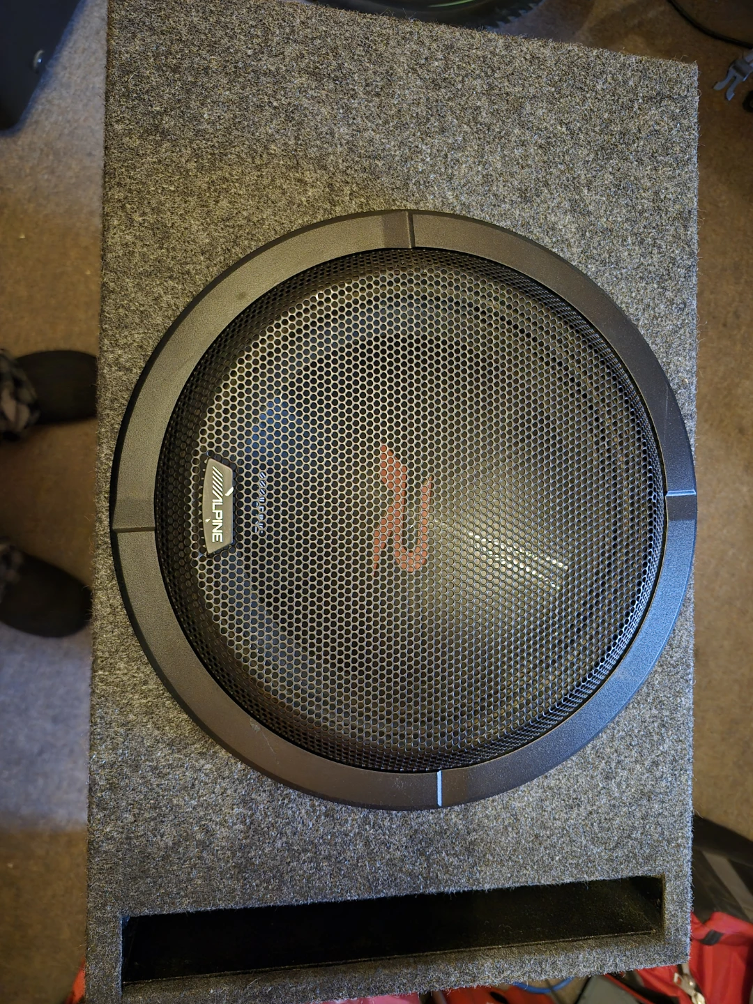 Alpine R2-W12D4 12-inch Subwoofer in Enclosure - photo 2