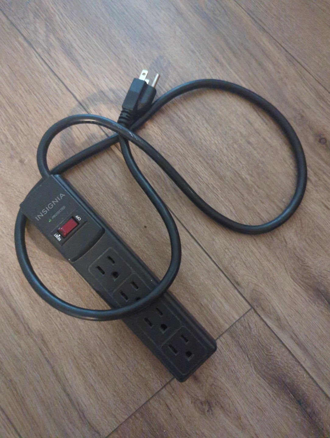 Insignia 6-Outlet Surge Protector Power Strip