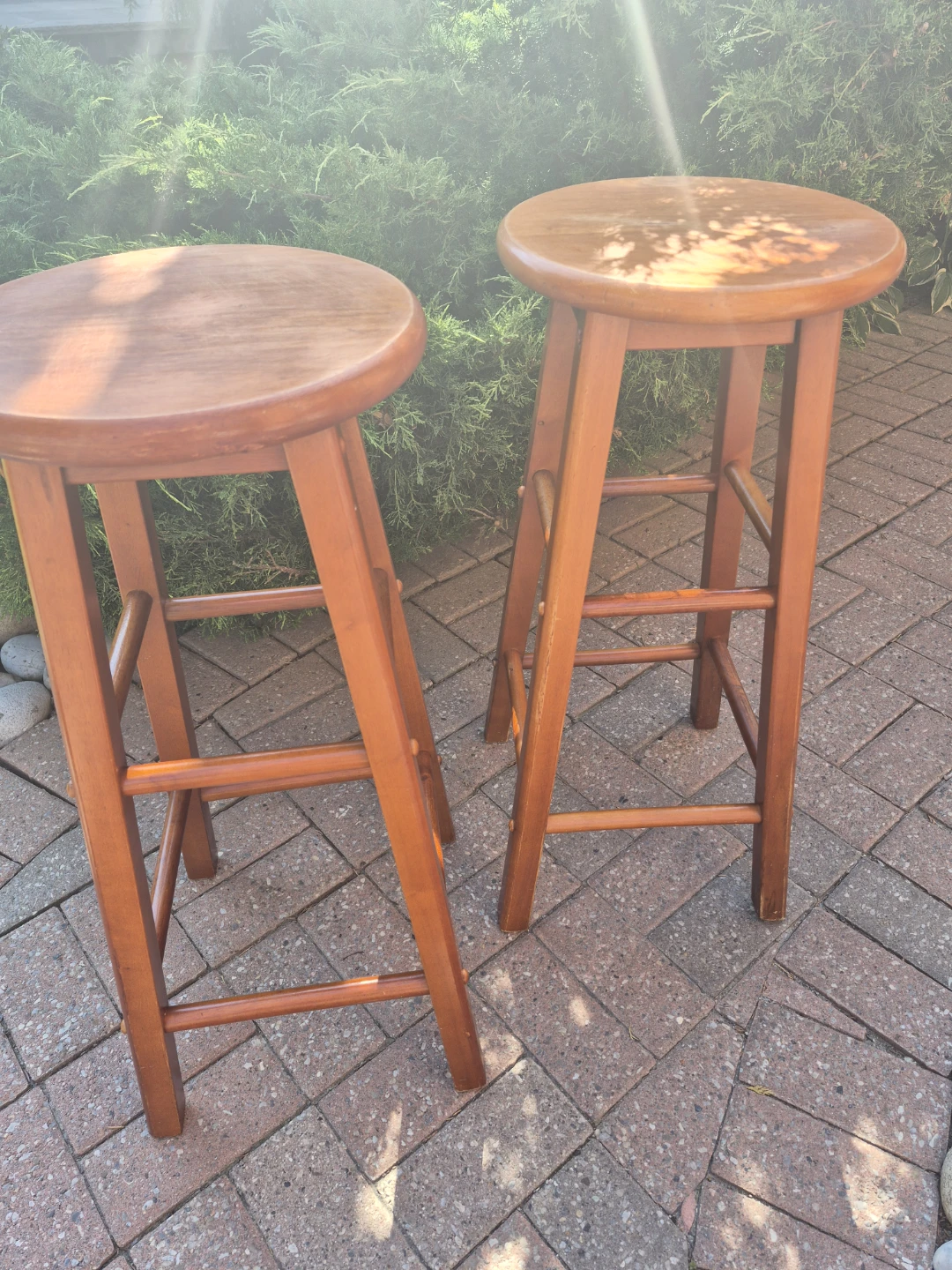 Set of 2 wooden bar stools