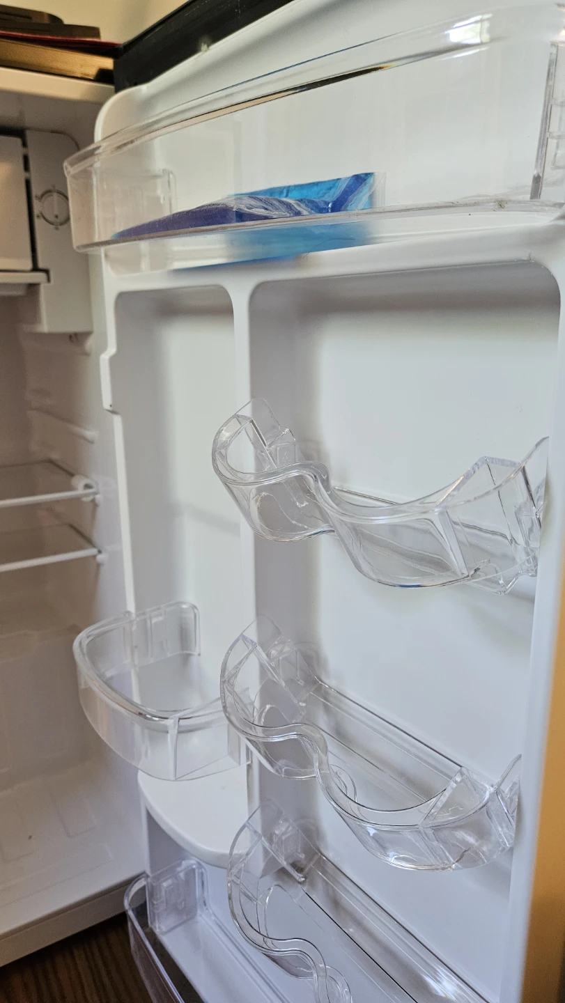 Hamilton Beach Mini Fridge - photo 4