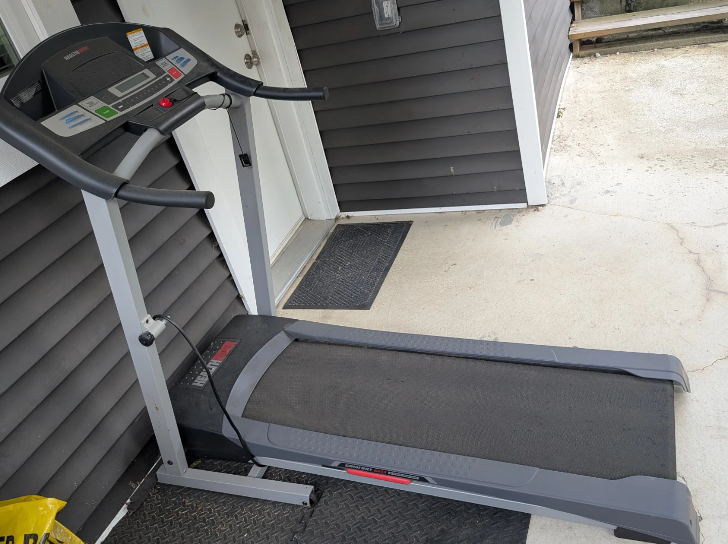 HealthRider Foldable Treadmill – Good Working Condition - photo 2