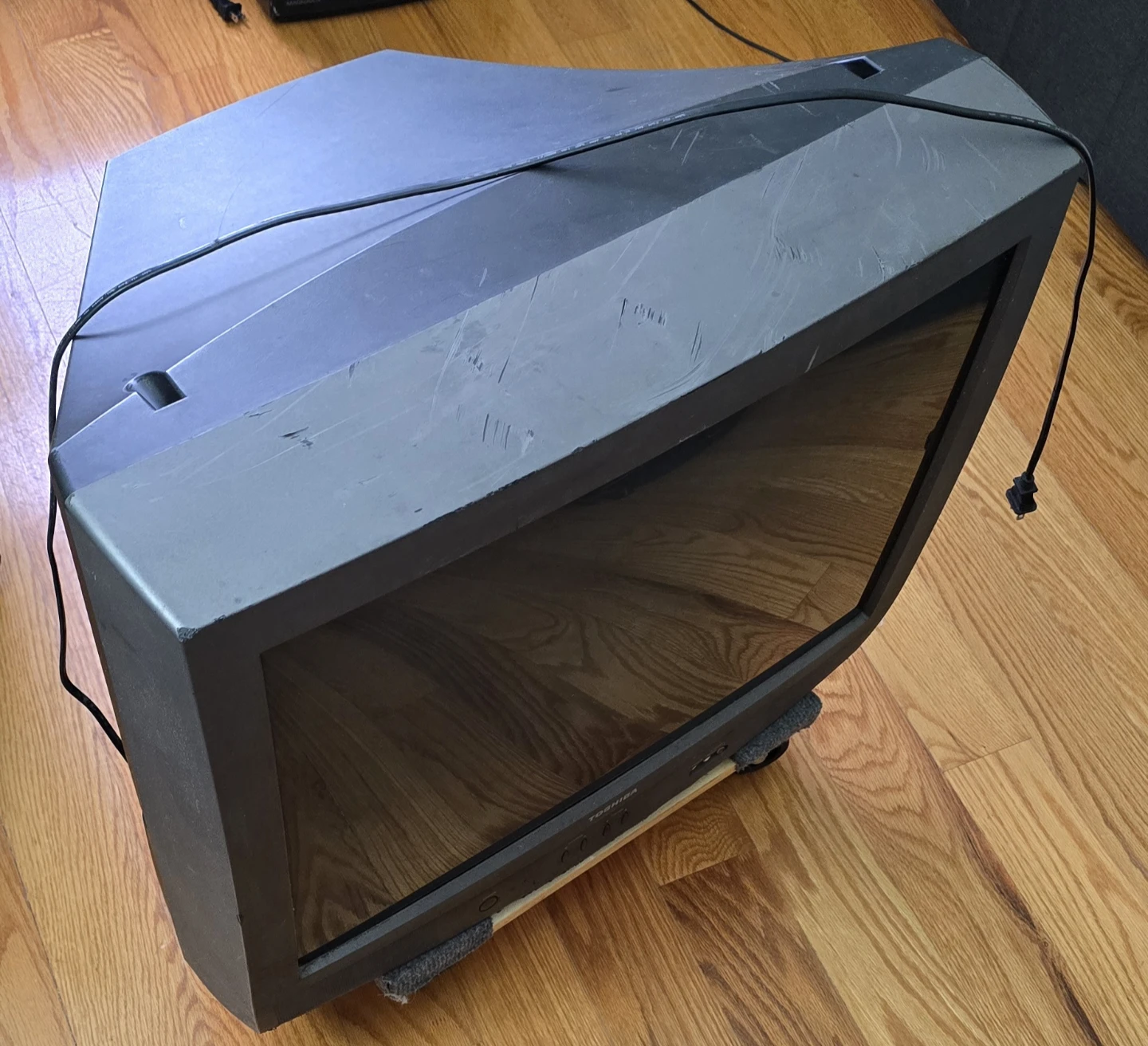 27" Toshiba crt color tv - photo 2