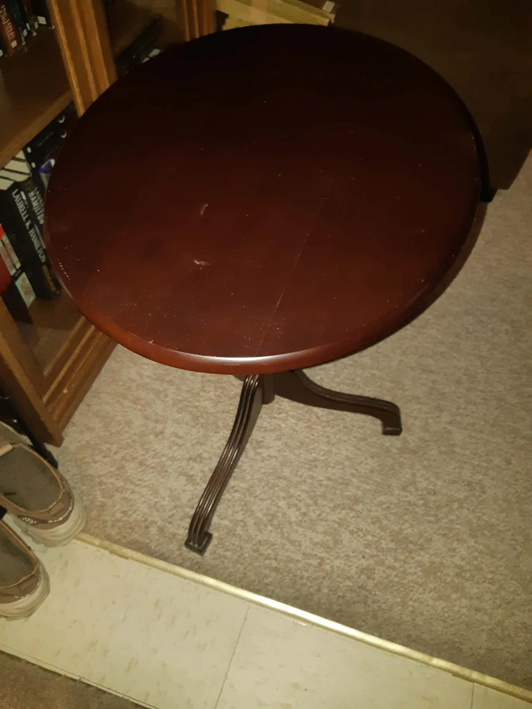 Round Pedestal Accent Table - photo 2