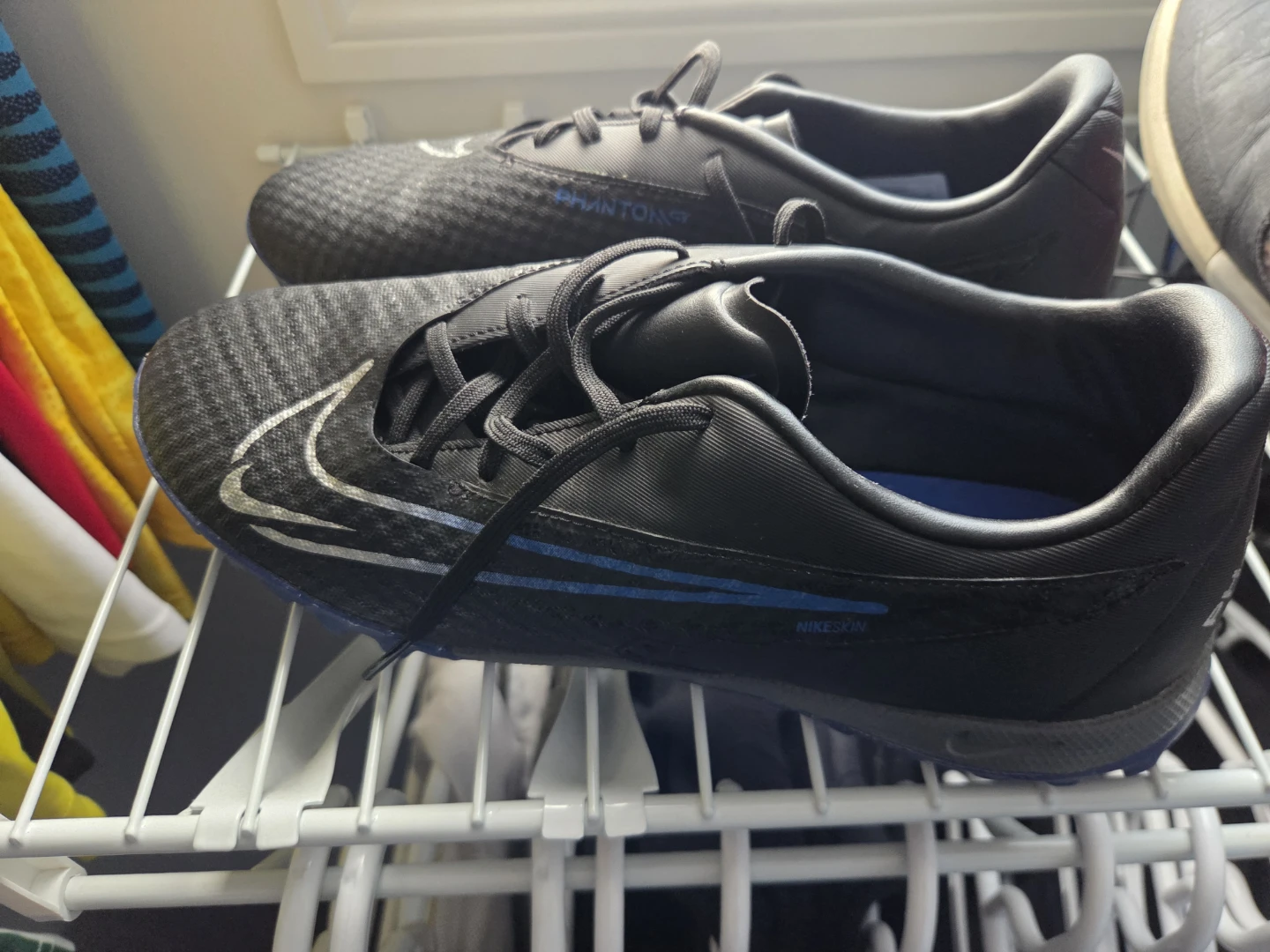 Turf soccer shoes