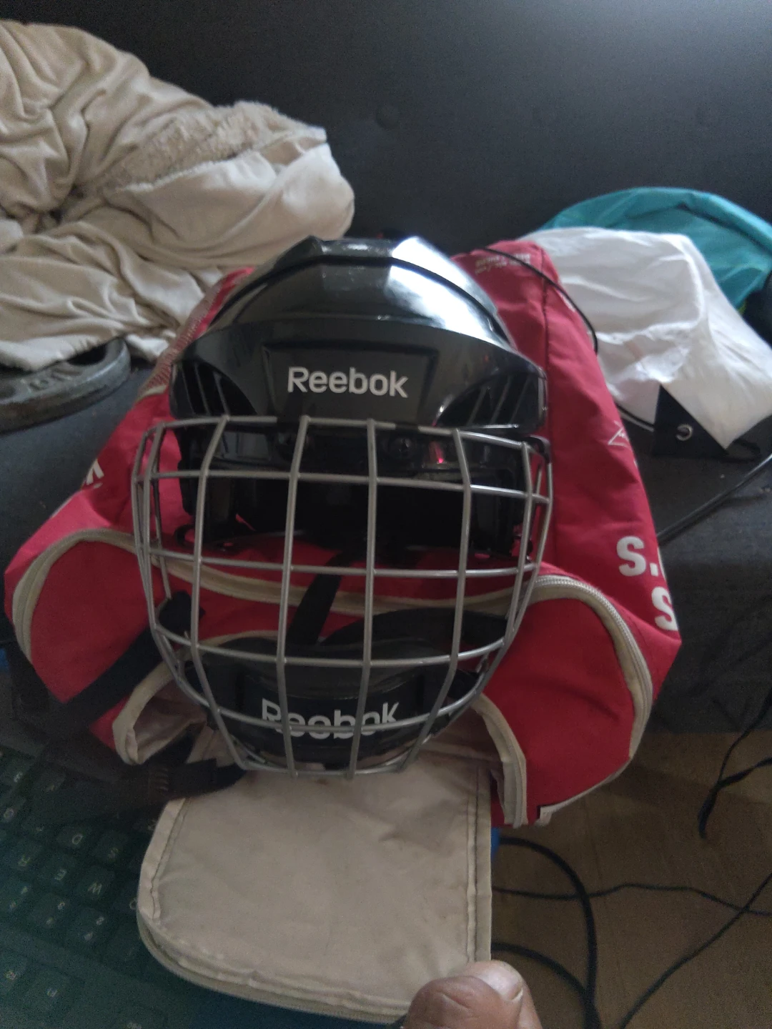 Reebok hokey helmet with cage