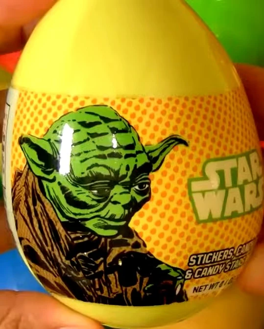 Star Wars Yoda Egg with Stickers & Candy
