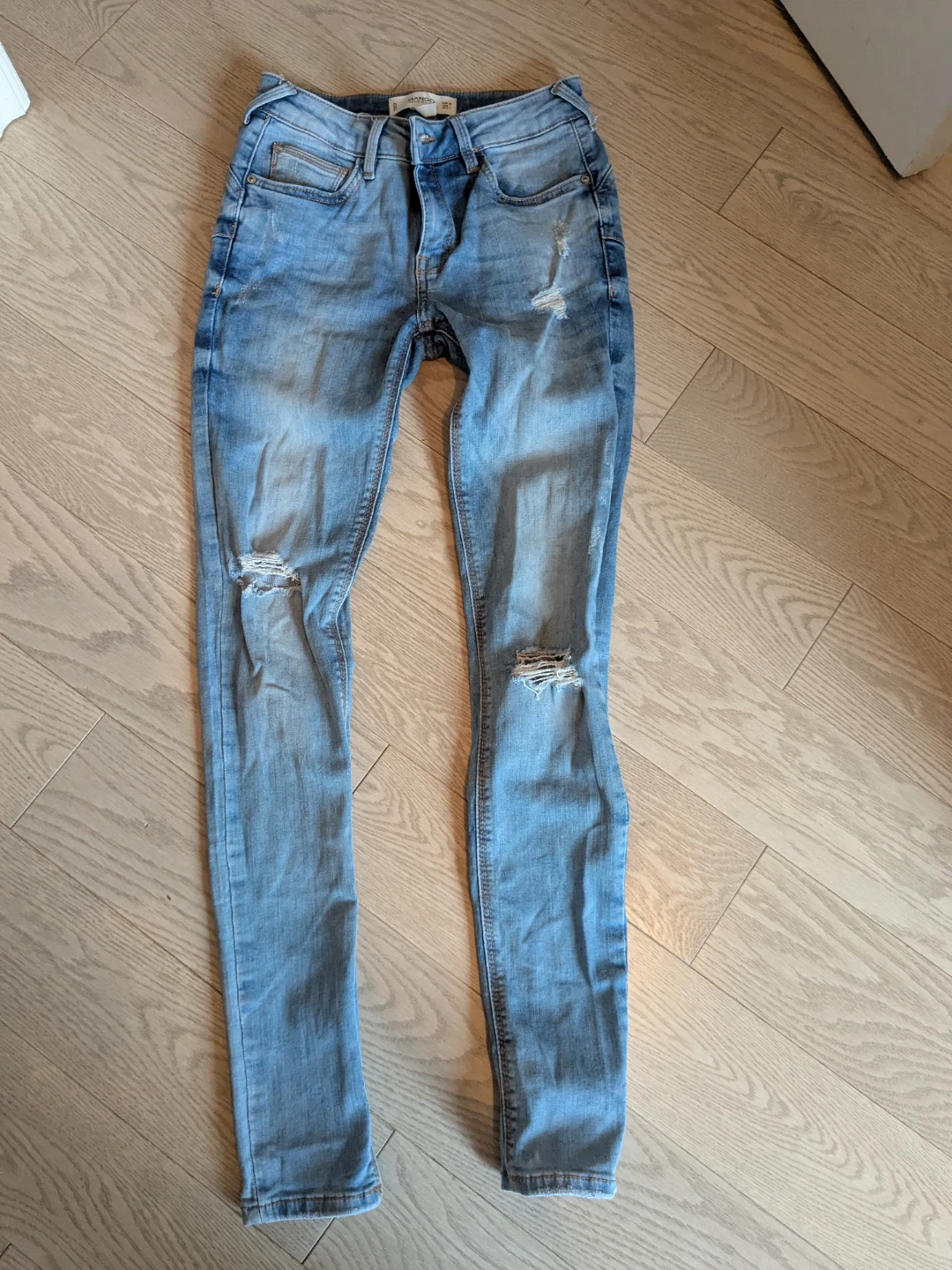 Size 0 and 2 jeans barely worn multiple brands - photo 2
