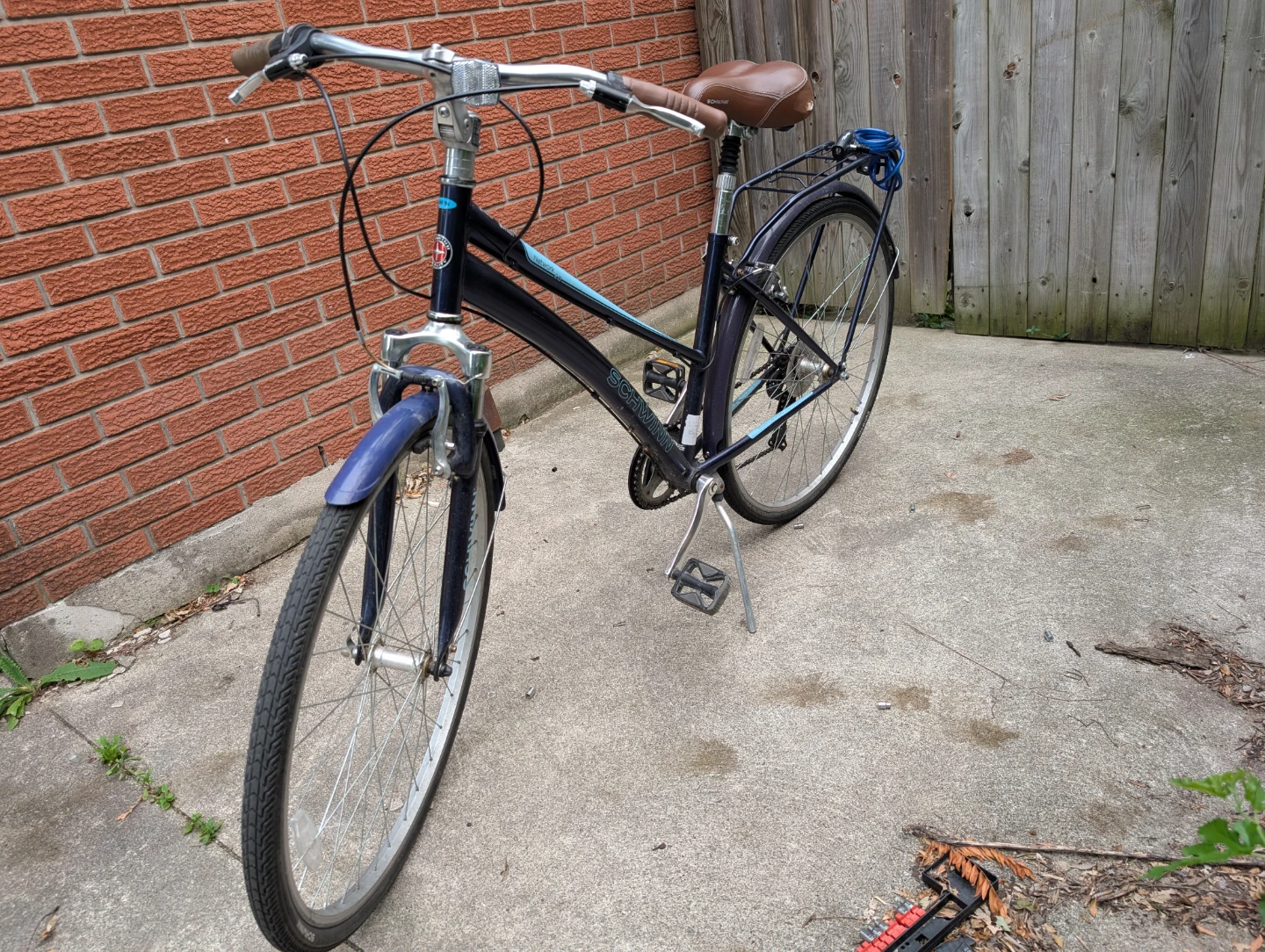 Schwinn Hybrid Bike - photo 2