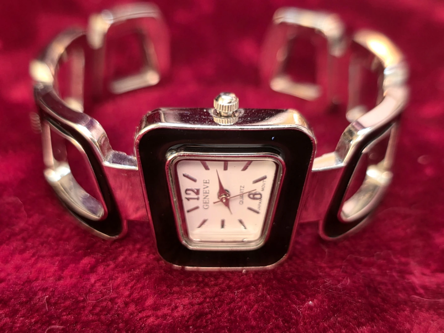 Lot of 4 Women’s Fashion Statement Bracelet & Cuff Watches - photo 3
