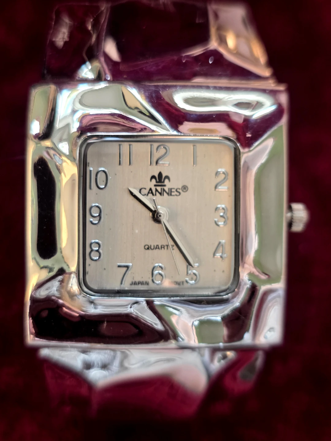 Lot of 4 Women’s Fashion Statement Bracelet & Cuff Watches - photo 4