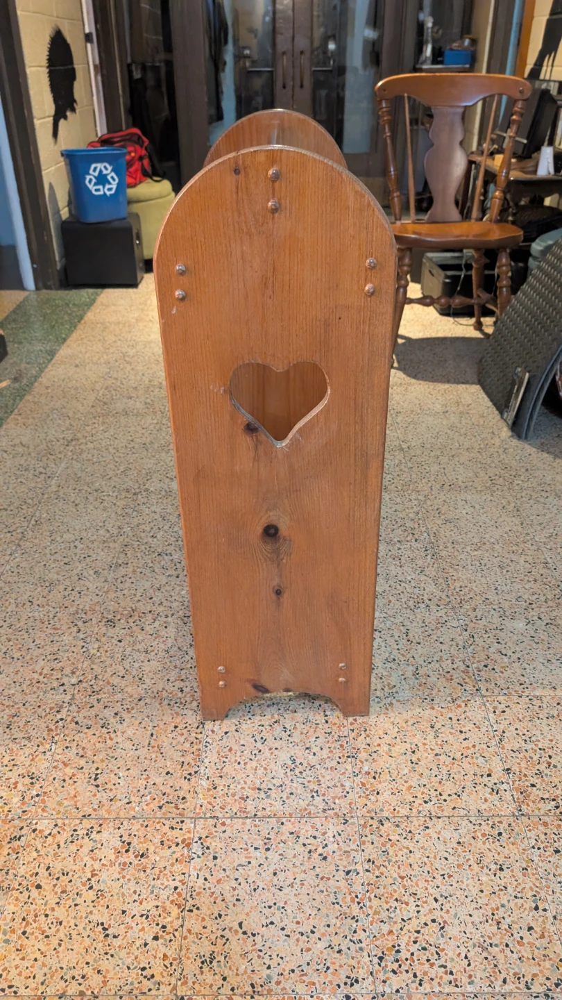 Wooden Quilt Rack with Heart Detail - photo 2