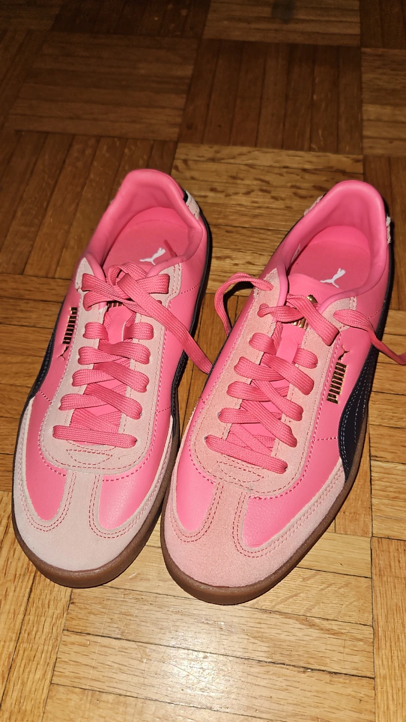 Puma Women's Pink Sneakers