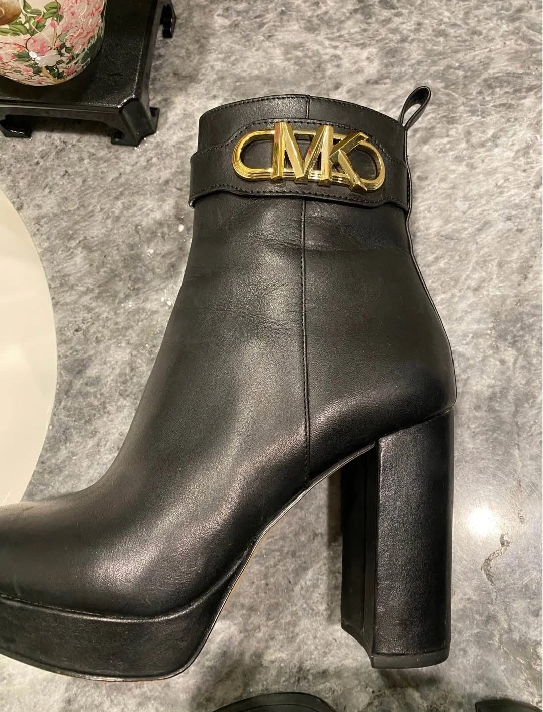 Michael Kors Black Leather Ankle Boots Size 6 - photo 4