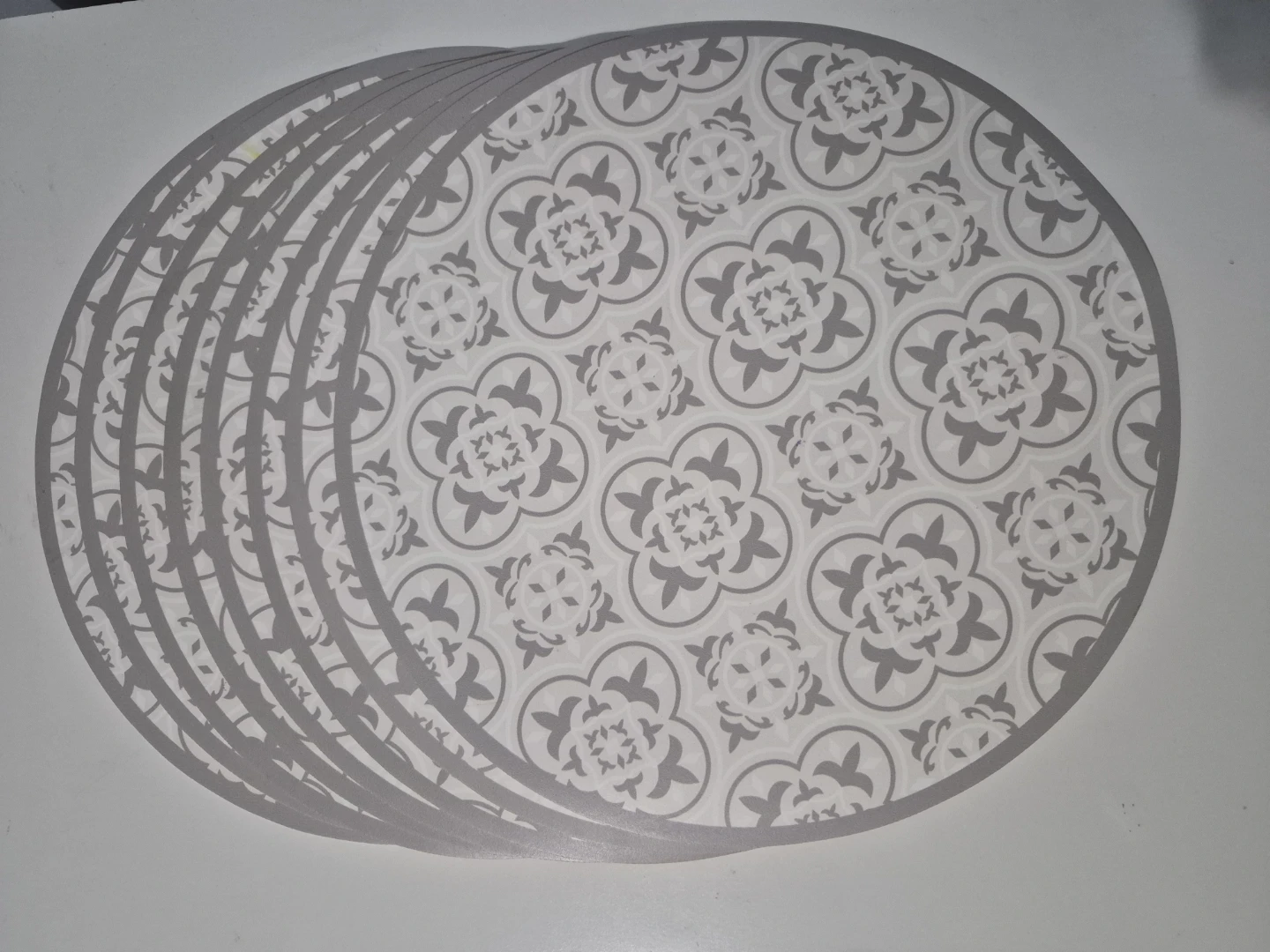 Set of 8 Round Placemats Grey Pattern