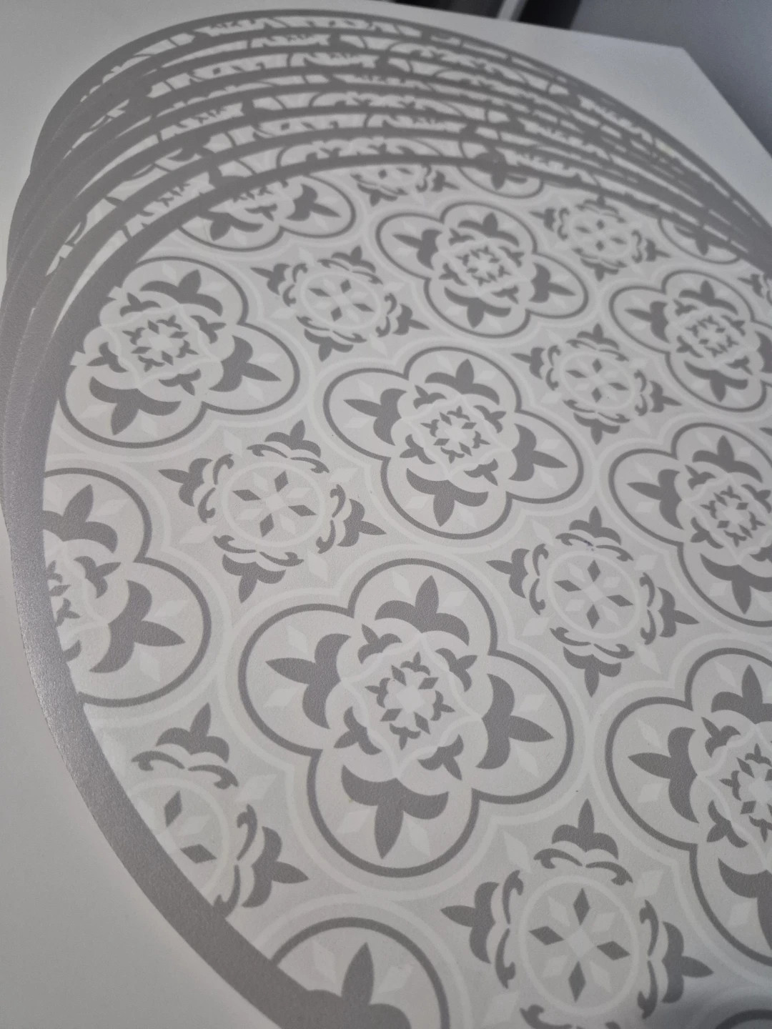 Set of 8 Round Placemats Grey Pattern - photo 2