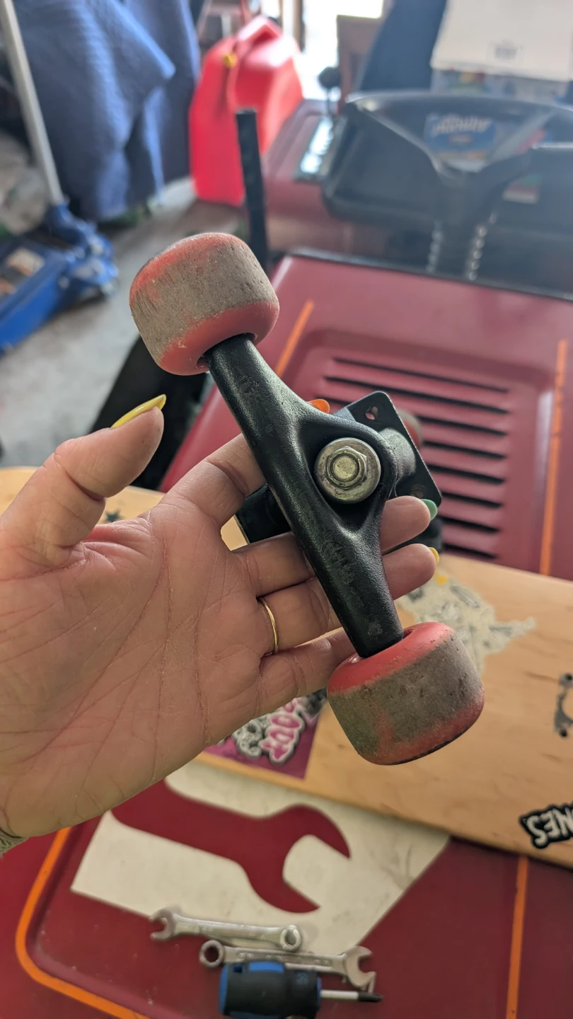 Zumiez Skateboard and Spare Trucks/Wheels - photo 4