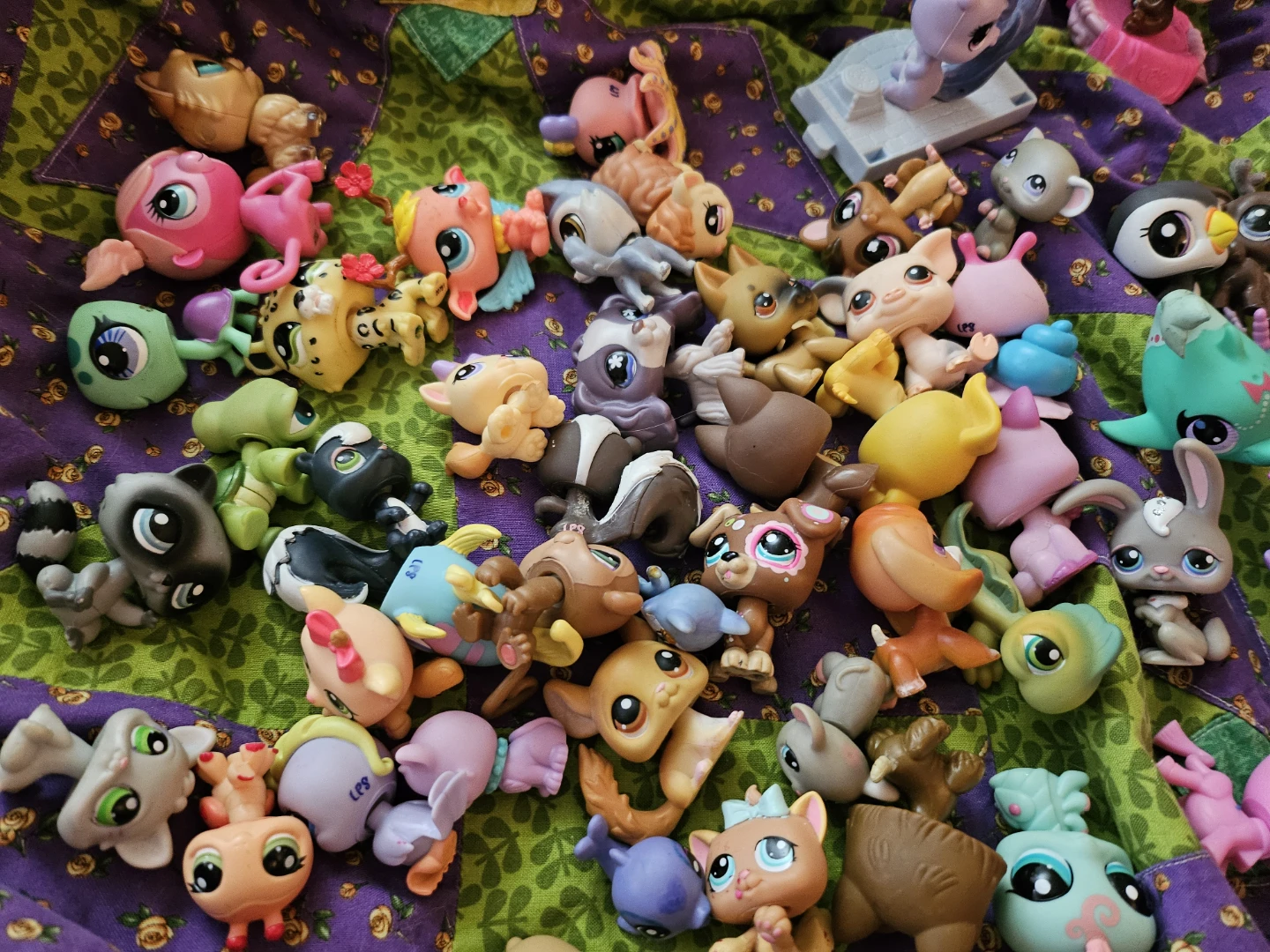 About 50 pcs Littlest Pet Shop Figures & Playset - photo 3