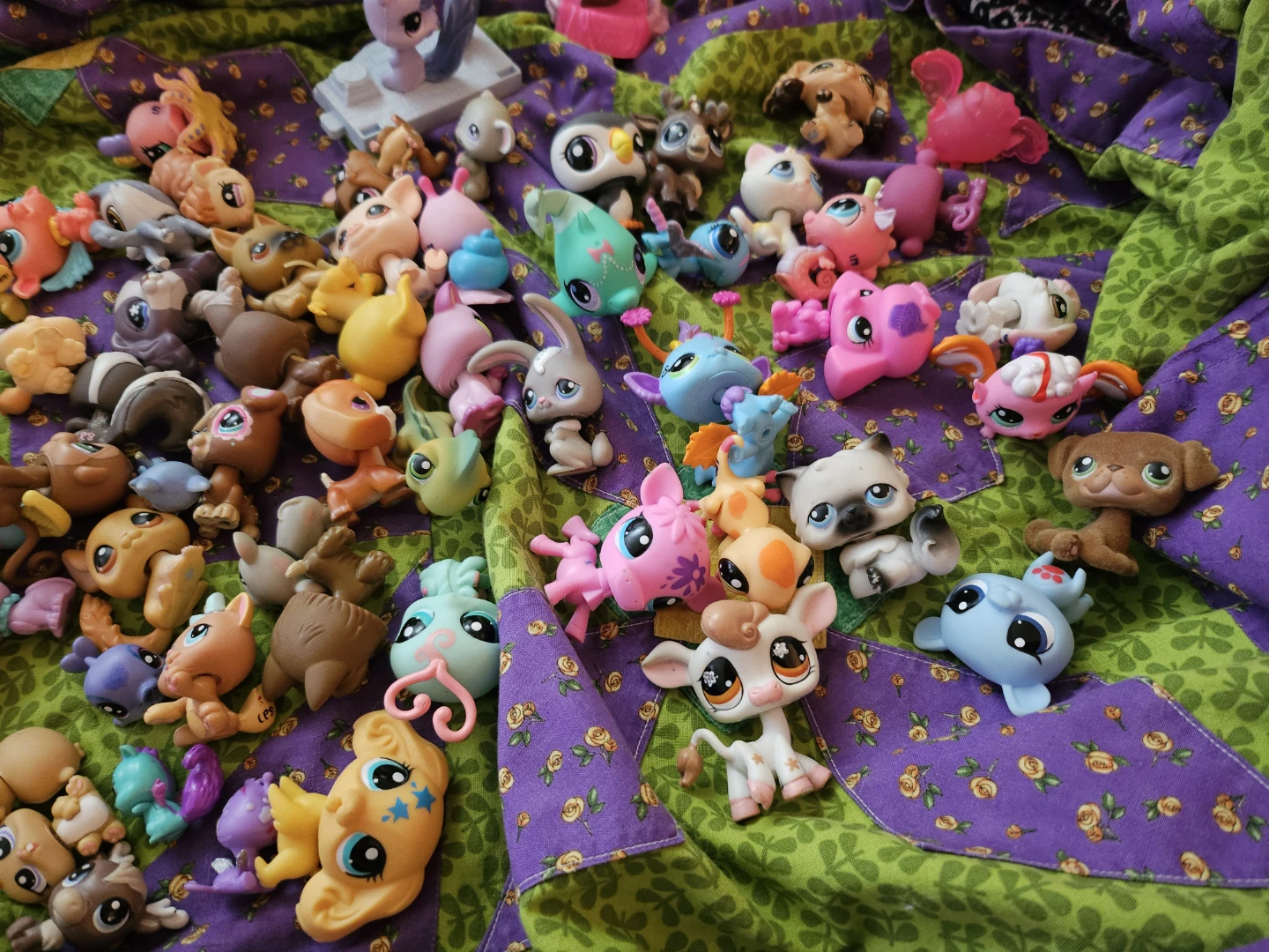 About 50 pcs Littlest Pet Shop Figures & Playset - photo 5