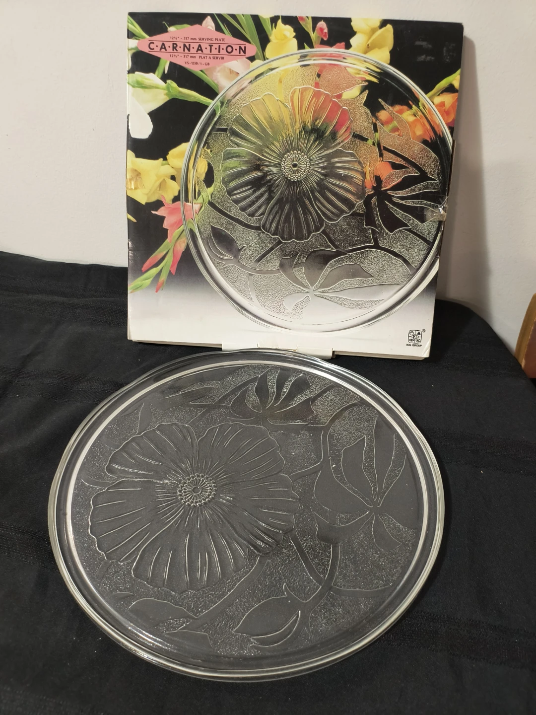 Carnation Glass Serving Plate with Floral Design