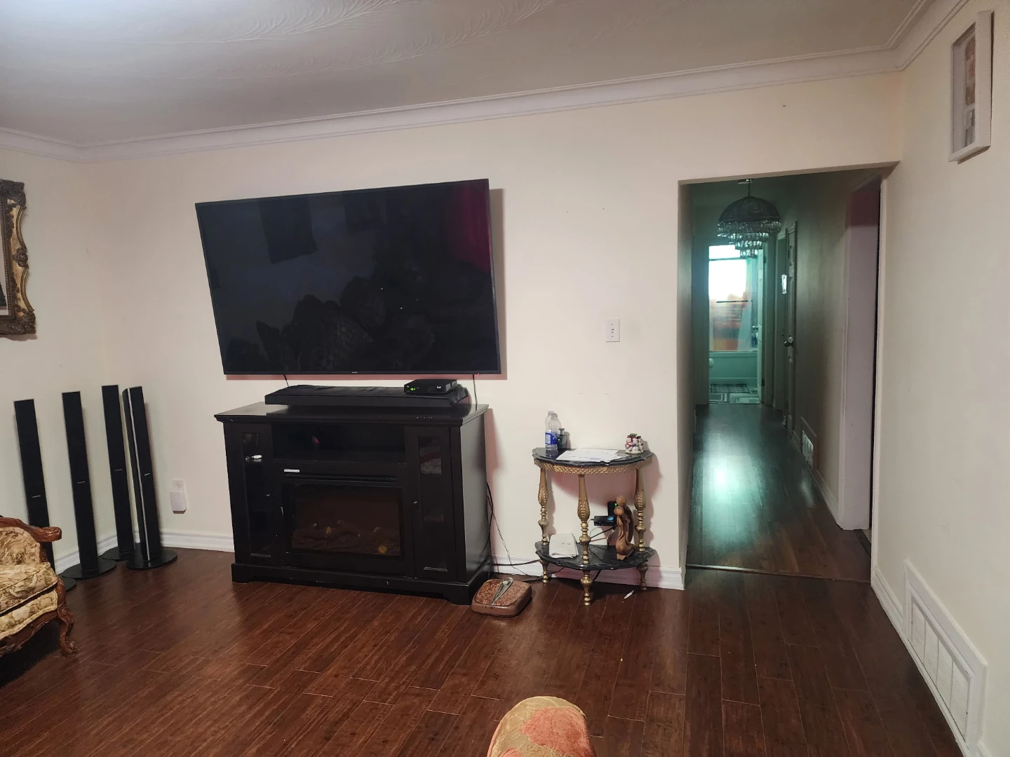 3 bedroom bungalow on the main floor. Moringside and Lawrence - photo 5
