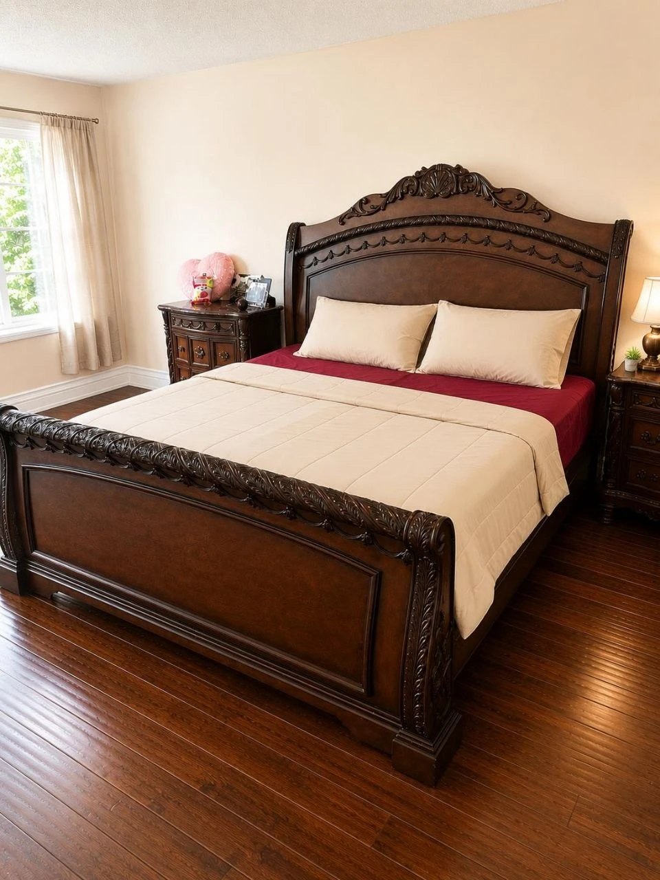 URGENT SELL, Luxury 5-Piece Bedroom Set - OBO - photo 5